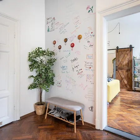Apartment Thegreybrick - Cosy On Bright Boulevard Budapest