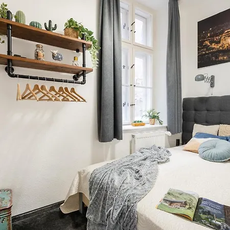 Thegreybrick - Cosy On Bright Boulevard Budapest