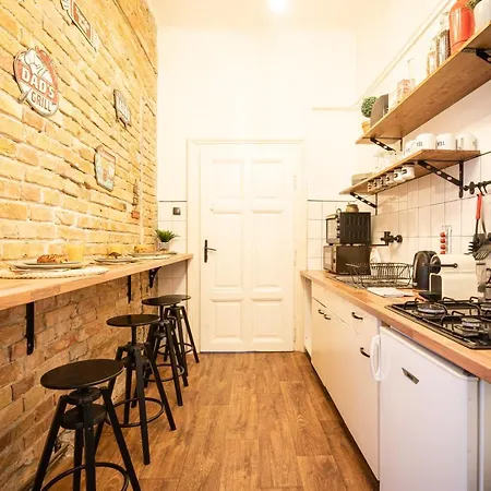 Thegreybrick - Cosy On Bright Boulevard Budapest