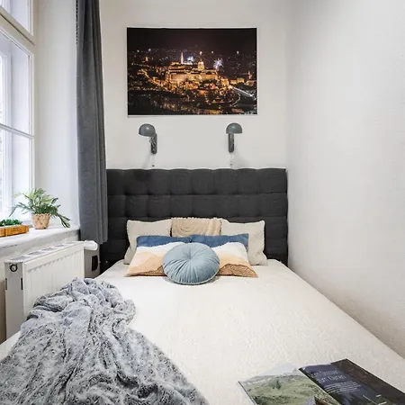 Thegreybrick - Cosy On Bright Boulevard Lejlighed *